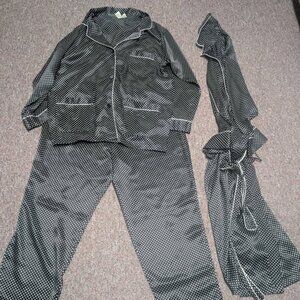Vintage Victoria Secret Pajamas/Robe combo size XL